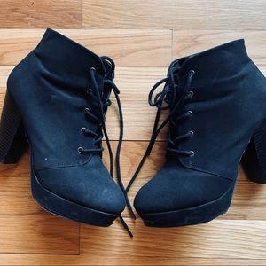 Blank chunky heel ankle booties